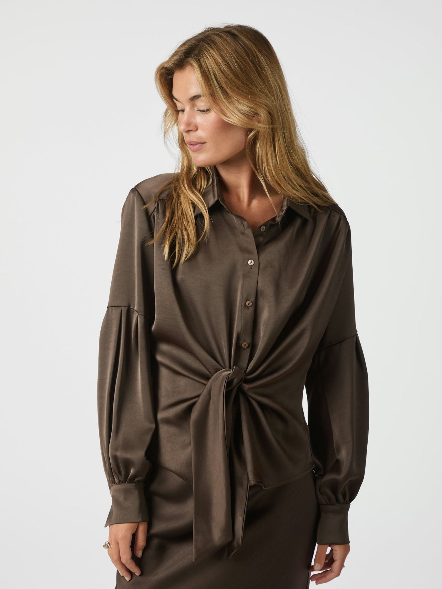Naja Satin Shirt - Dark Brown