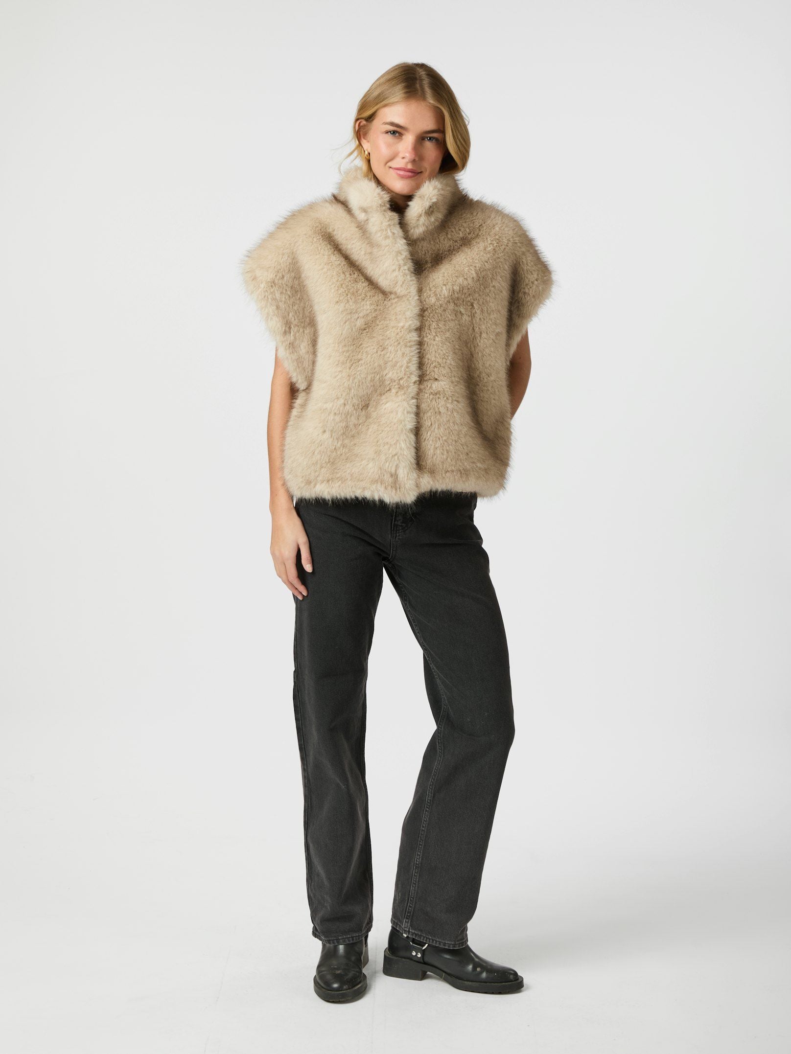 Kevini Faux Fur Vest - Beige