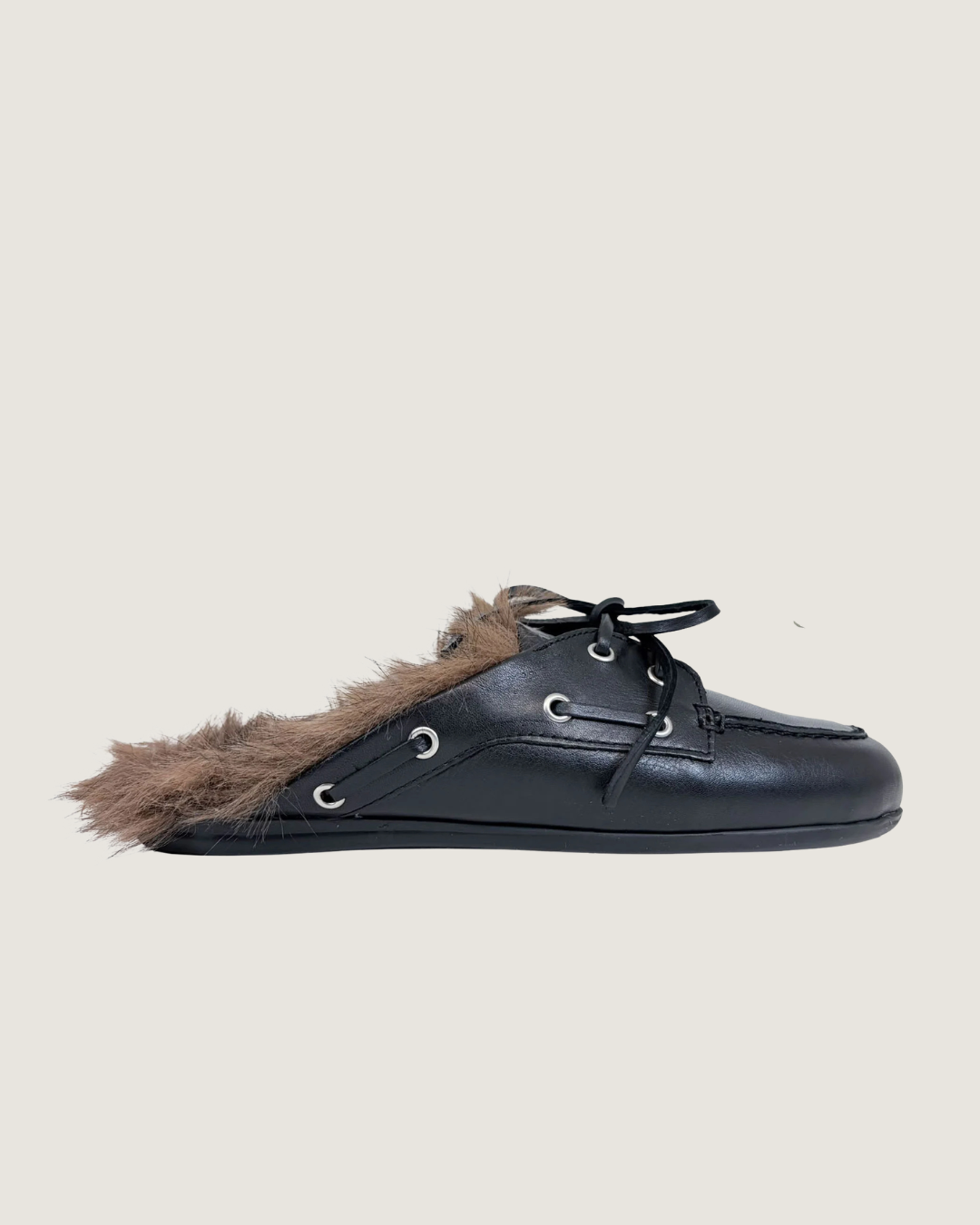 Boot-Loafer Pantolette aus haarigem Fell - Schwarz