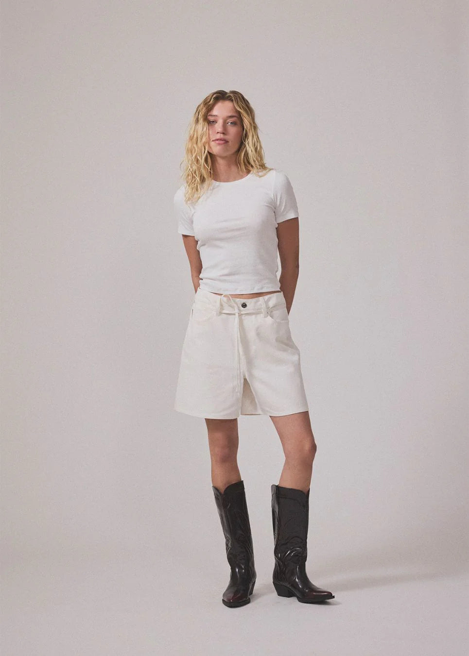 Noamamd solid short - Soft white