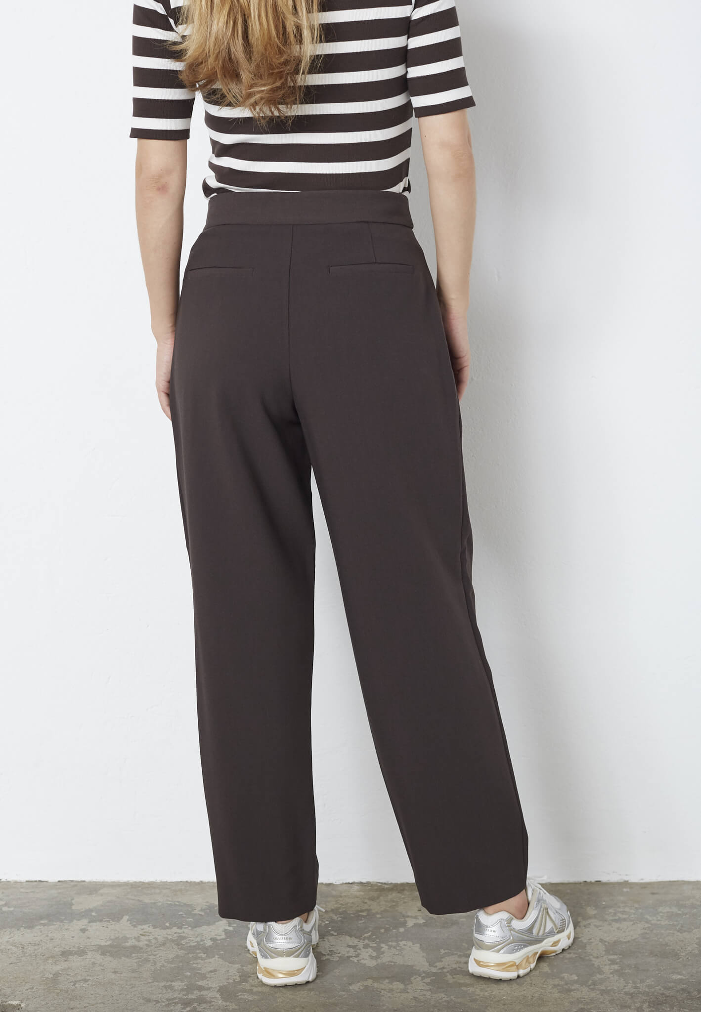 VolaCC Carrot Pleat LL Pant - Dark Brown