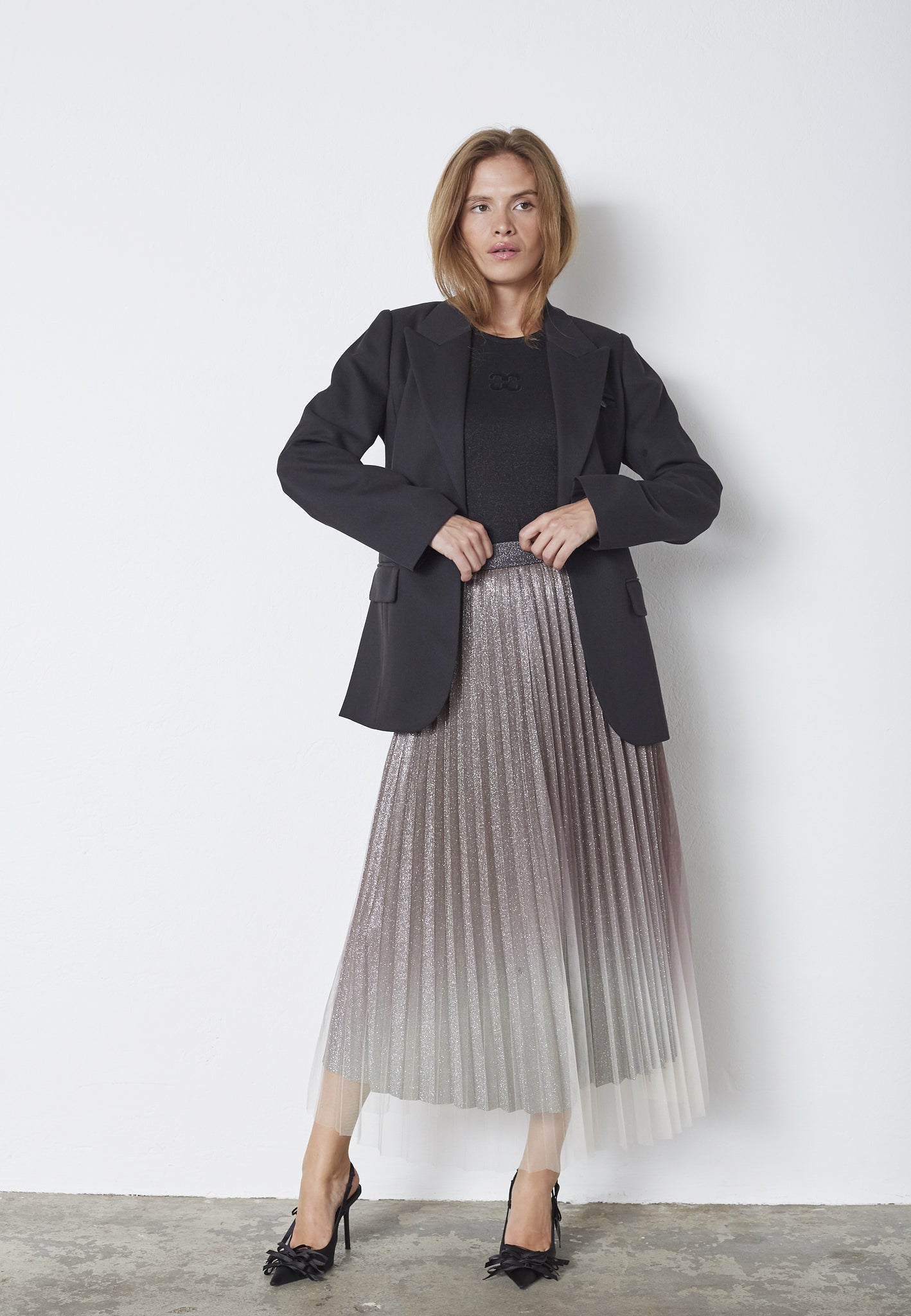 AlmiraCC Fitted Blazer - Black