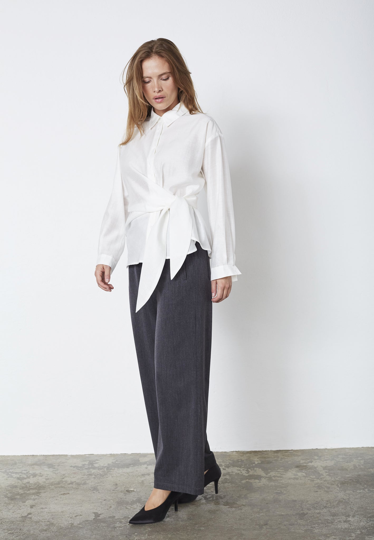 IdinaCC Tie Shirt - Off White