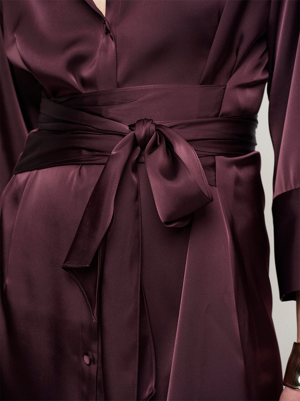 Noanne Satin-Hemd-Wickelkleid – Dark Plum