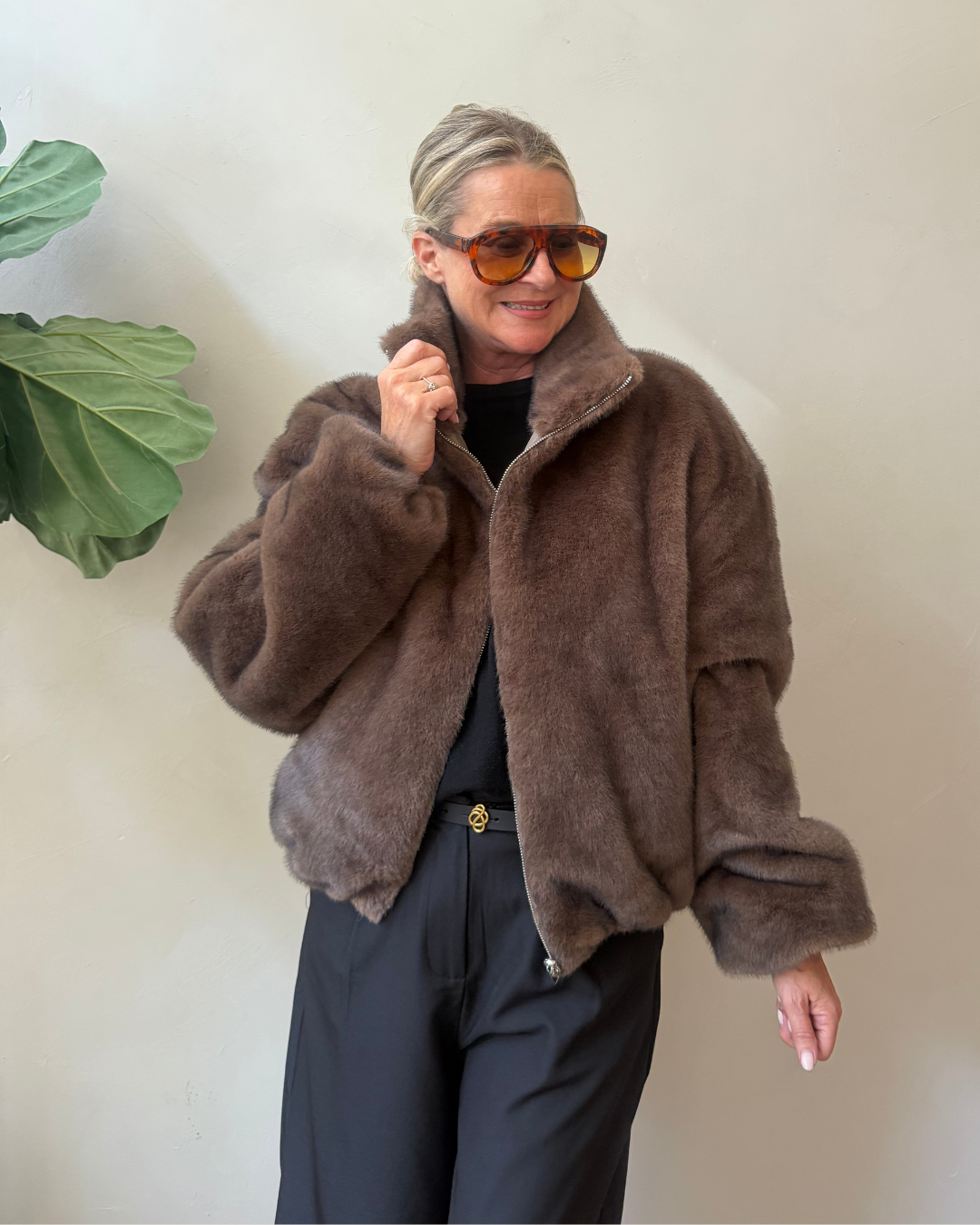 Elin Faux Mink Cape – Dunkelbraun/Oliv