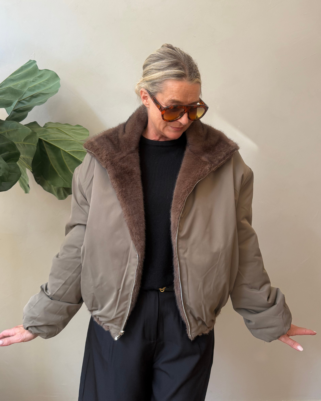Elin Faux Mink Cape – Dunkelbraun/Oliv