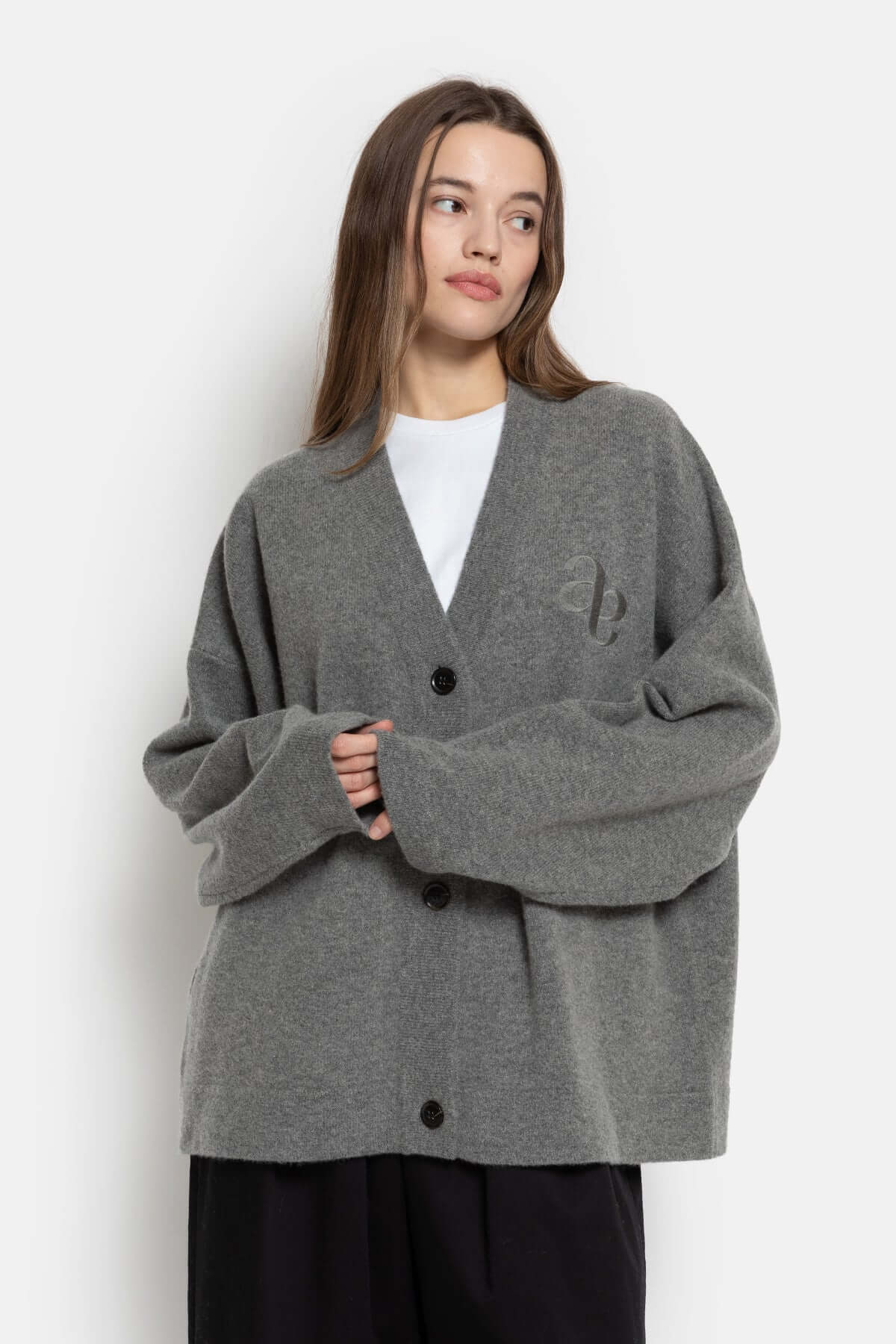 Olympia V-Neck Cardigan Sweater – Mittelgrau