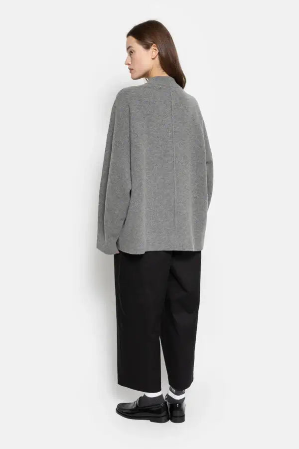 Olympia V-Neck Cardigan Sweater – Mittelgrau