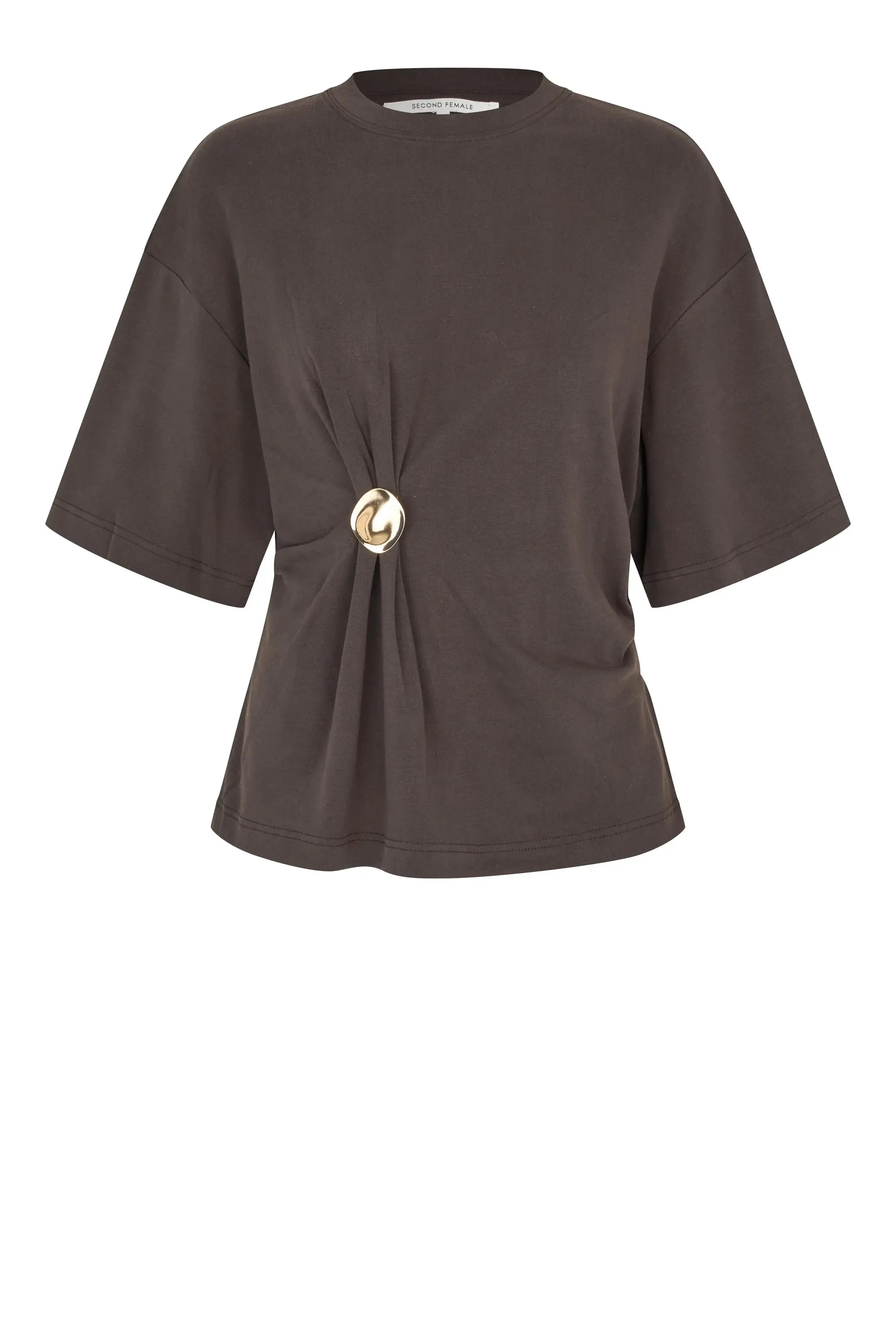 Enora Brooch Tee - Chocolate Torte