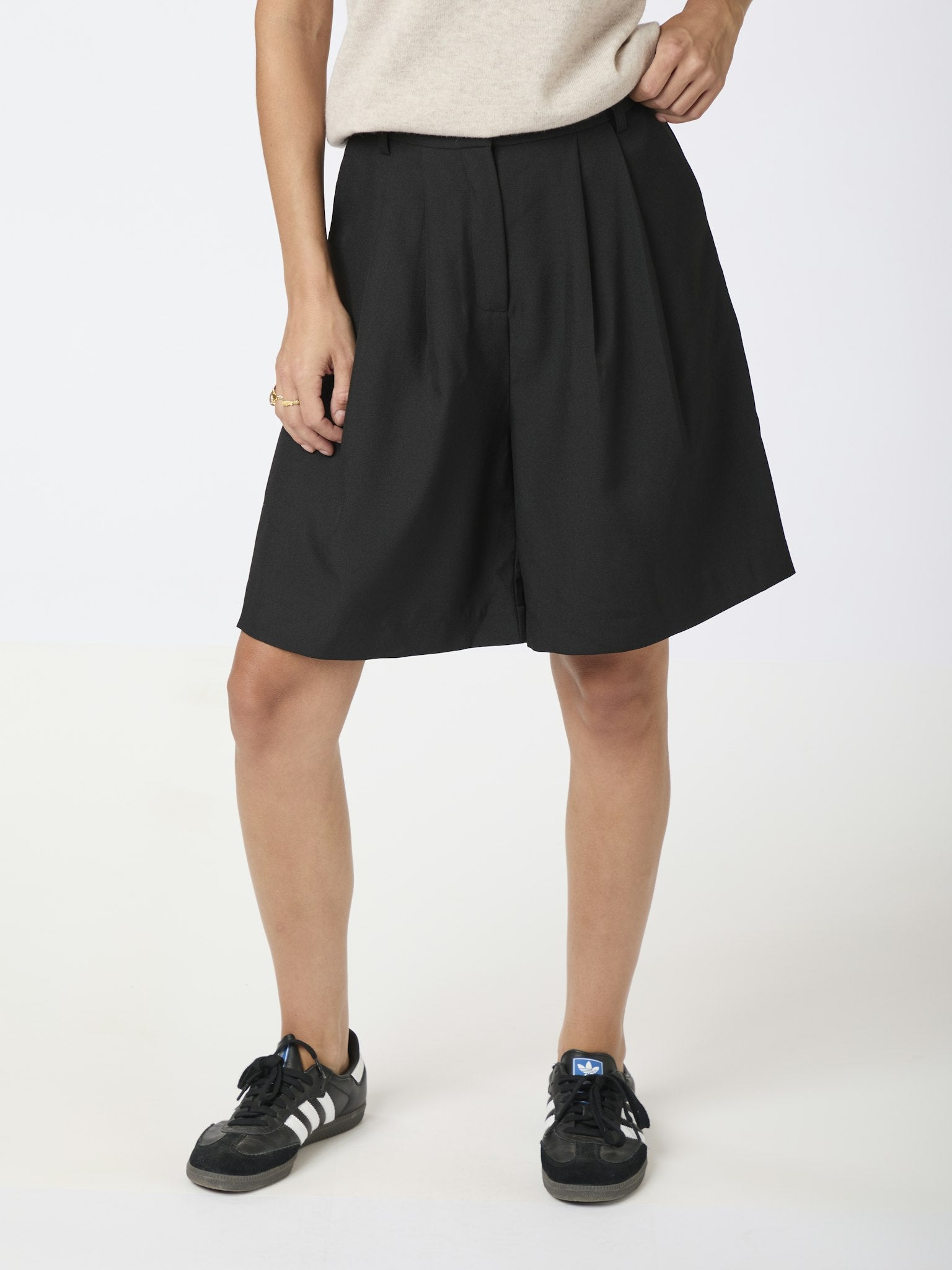 Nika Bermuda-Shorts – Schwarz