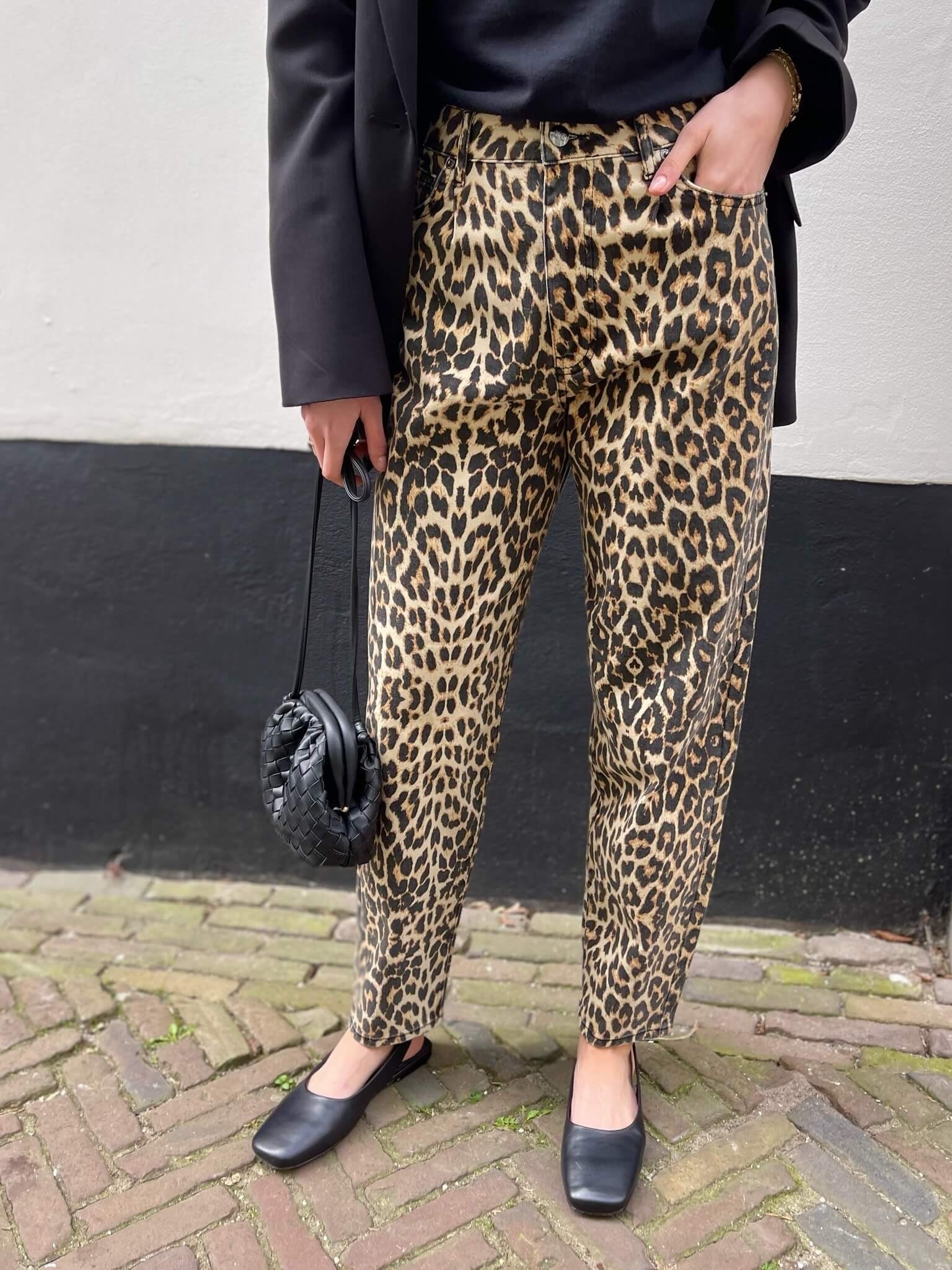 black and barrel leopard look