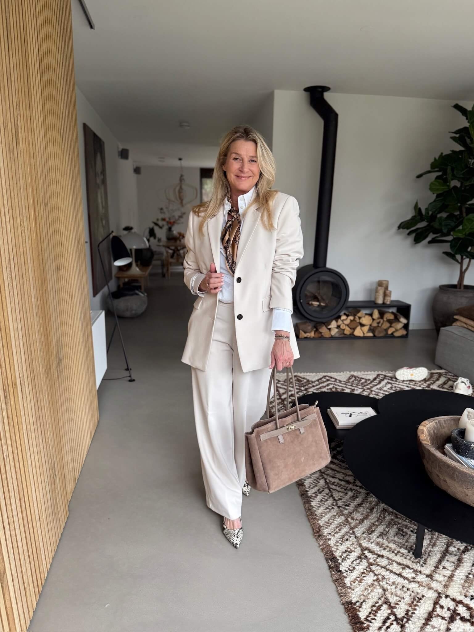From bussines to sporty look