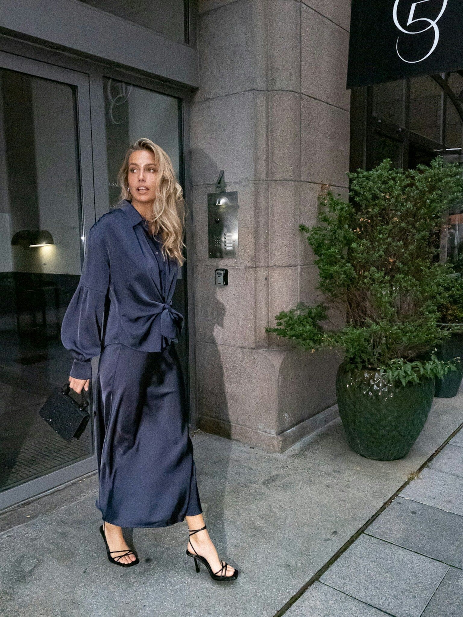 Vicky heavy satin skirt - Midnight Blue