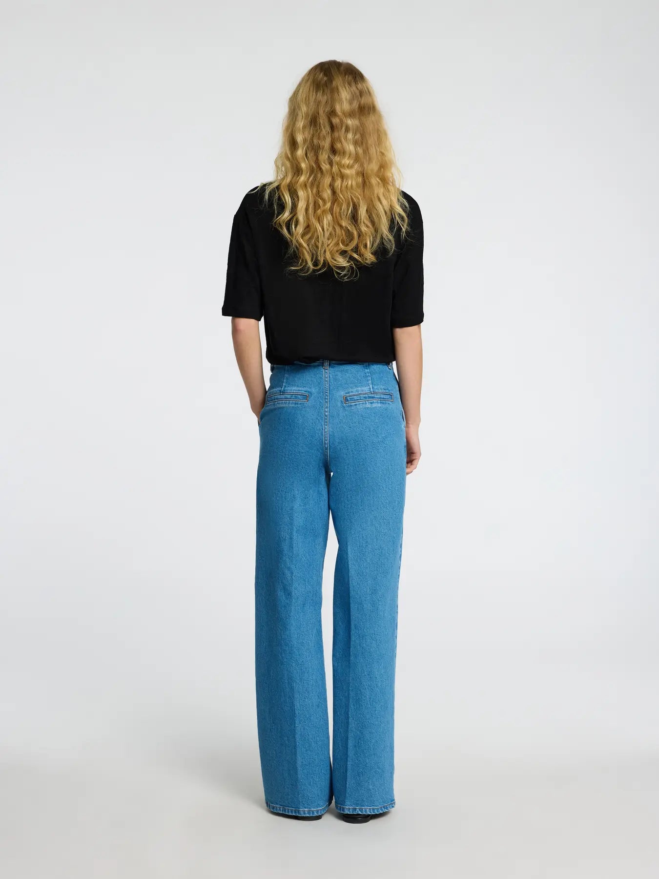 Vilja Linen SS Tee - Black