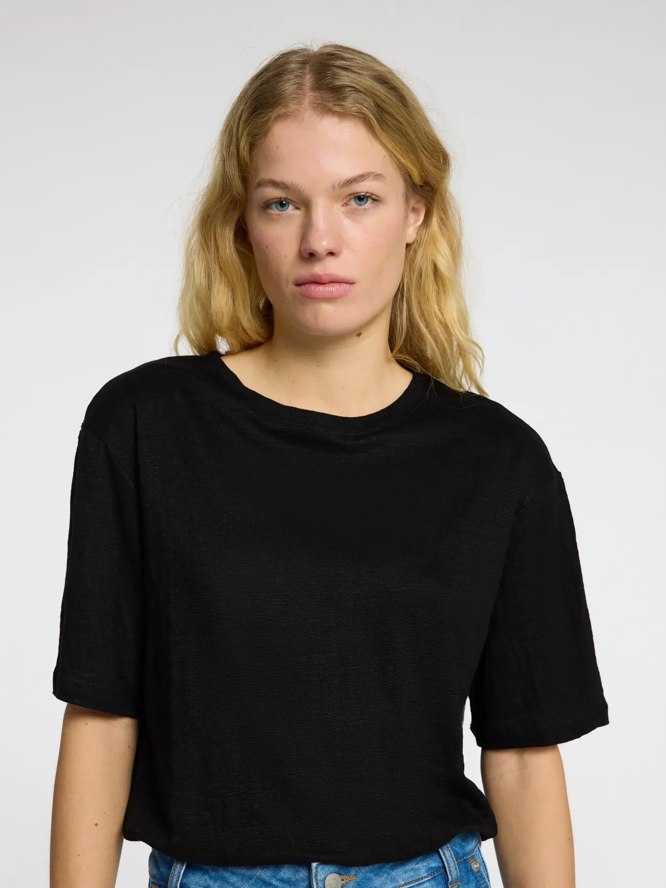 Vilja Linen SS Tee - Black