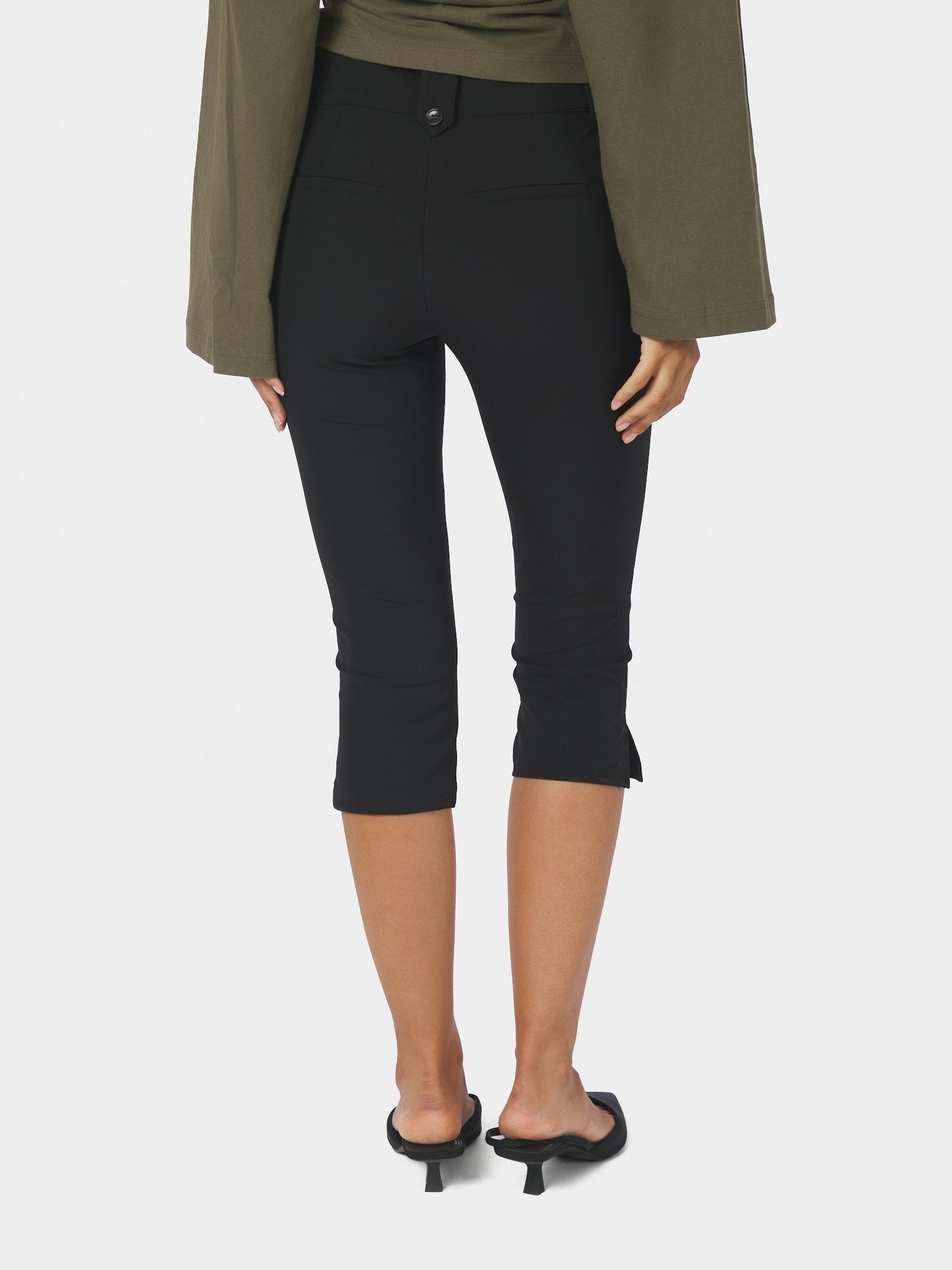 Shawnee Capri Stretch Pants - Black