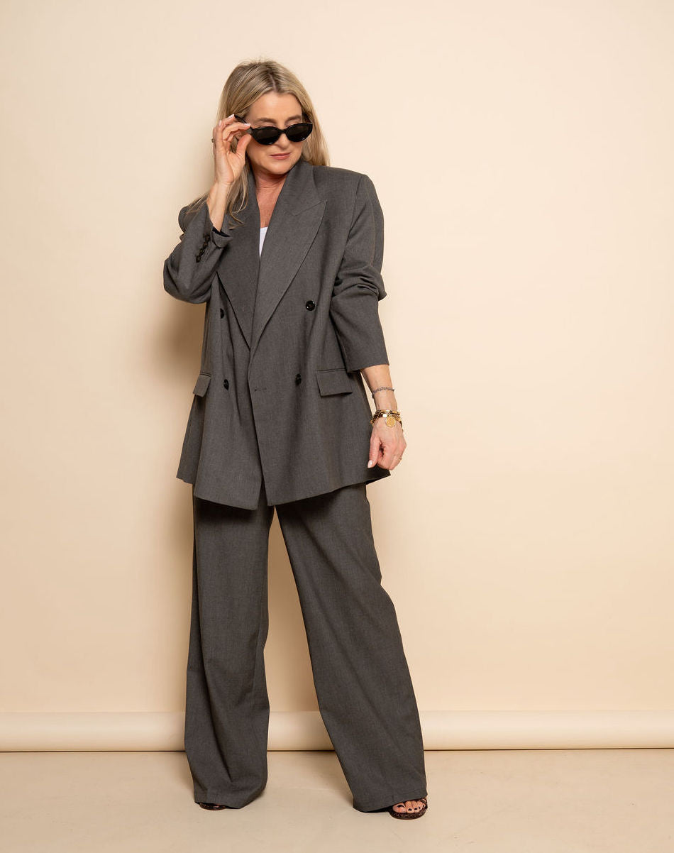 Ame suit look