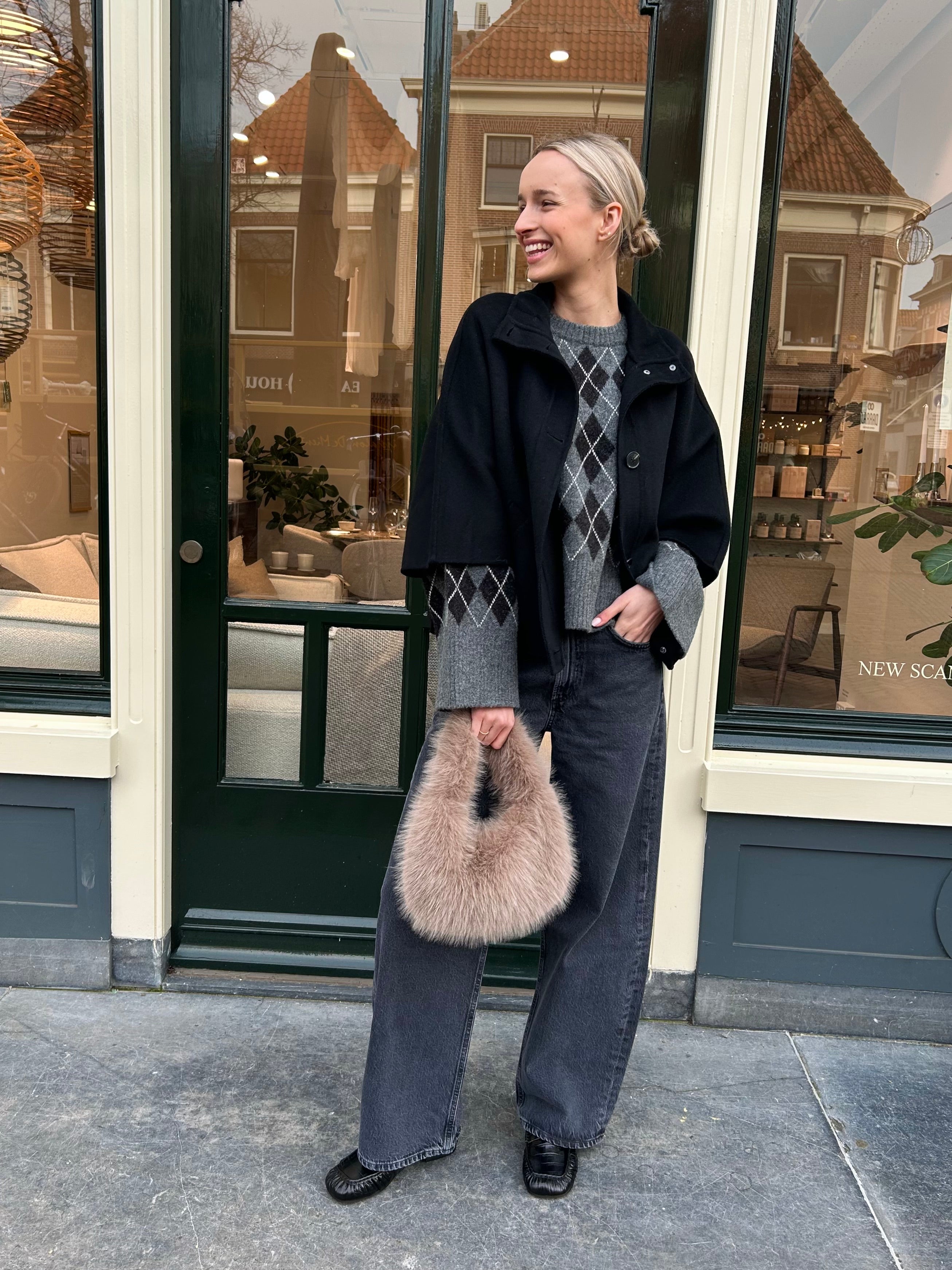 Checkered grey sweater look