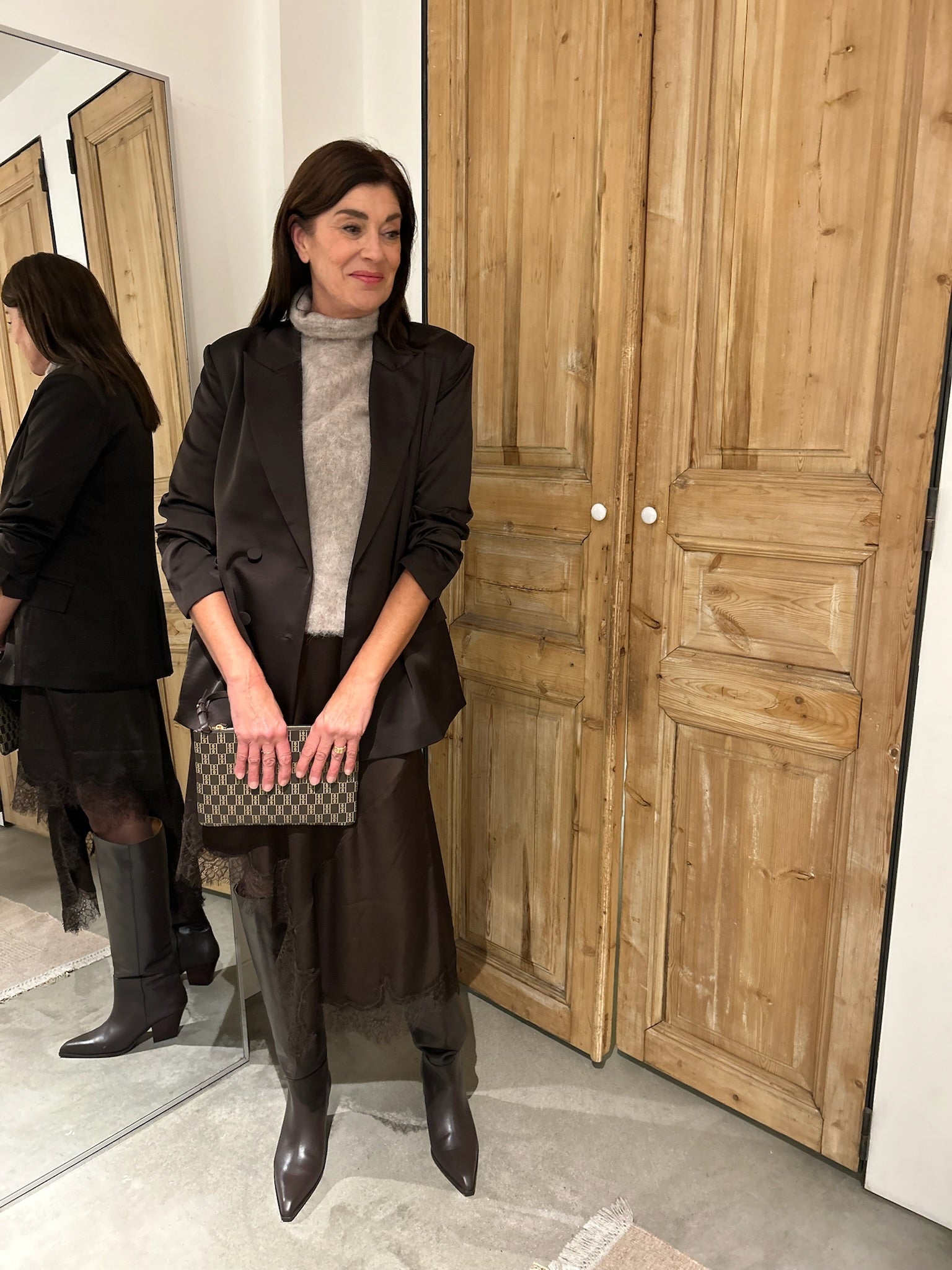 Lace brown skirt look