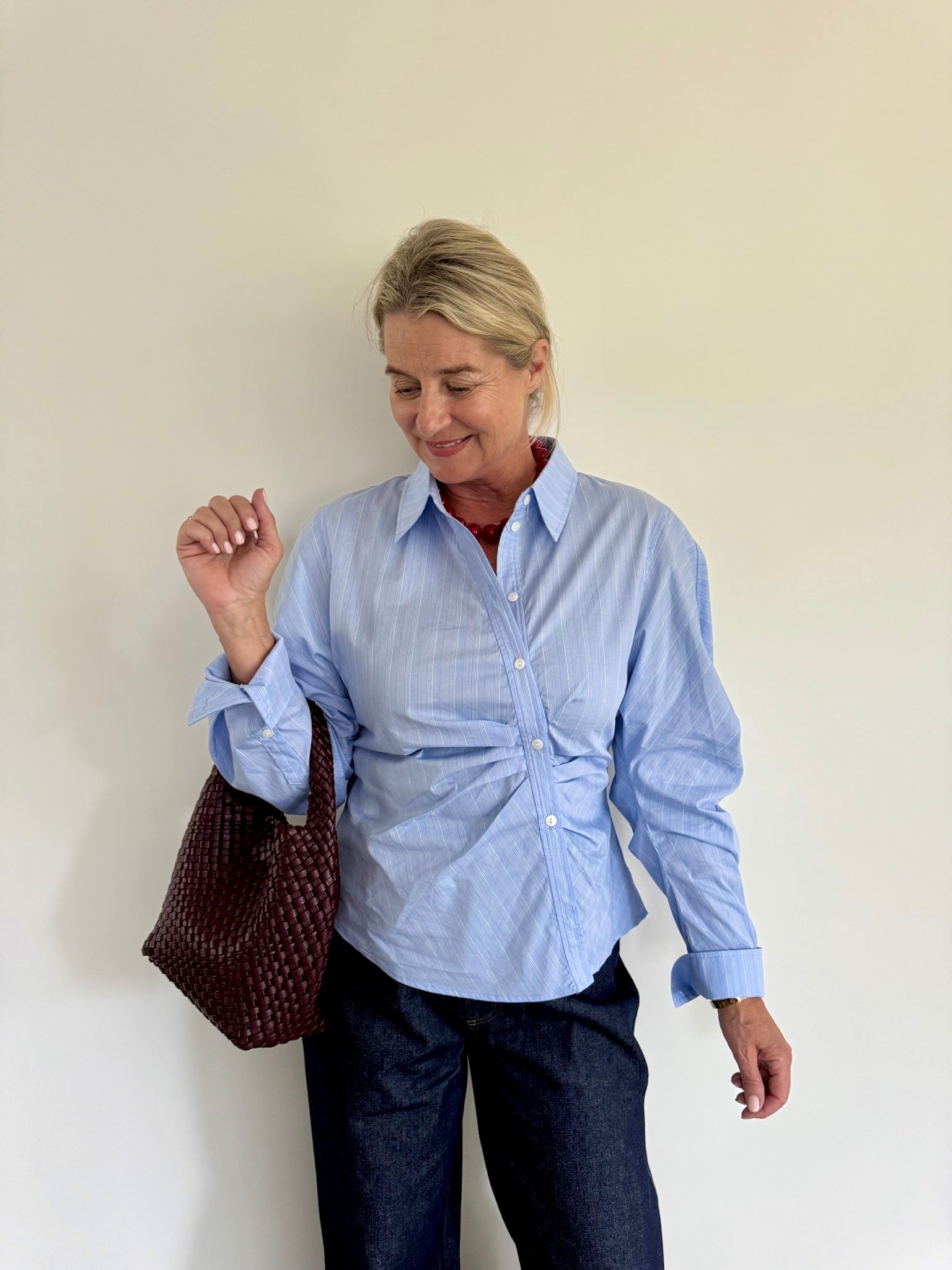 Asymmetrical blue striped Look