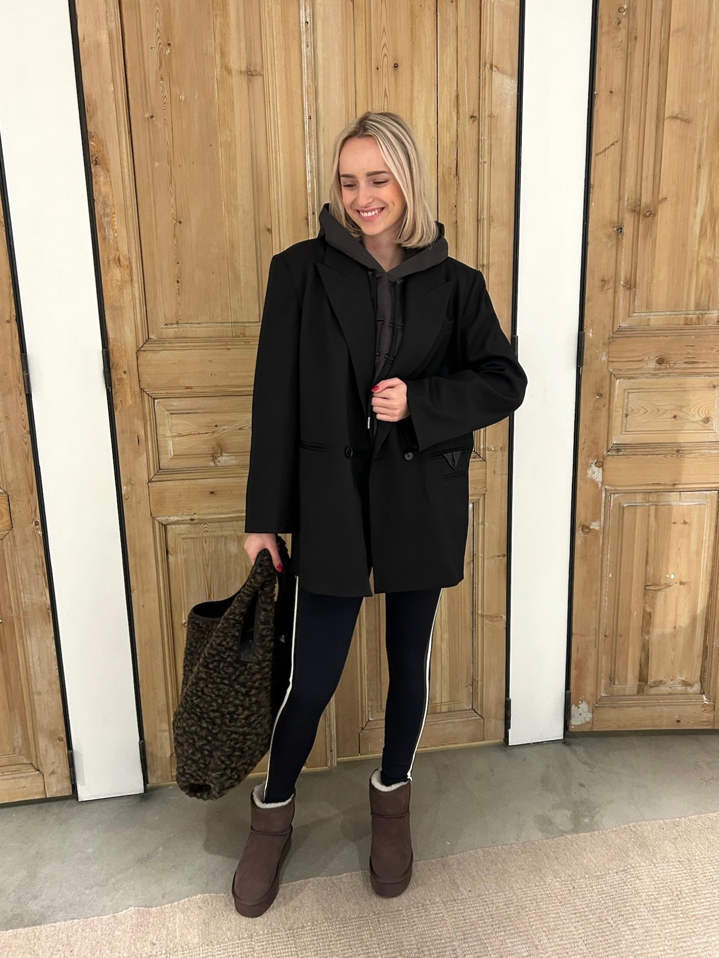 Sporty oversized blazer look