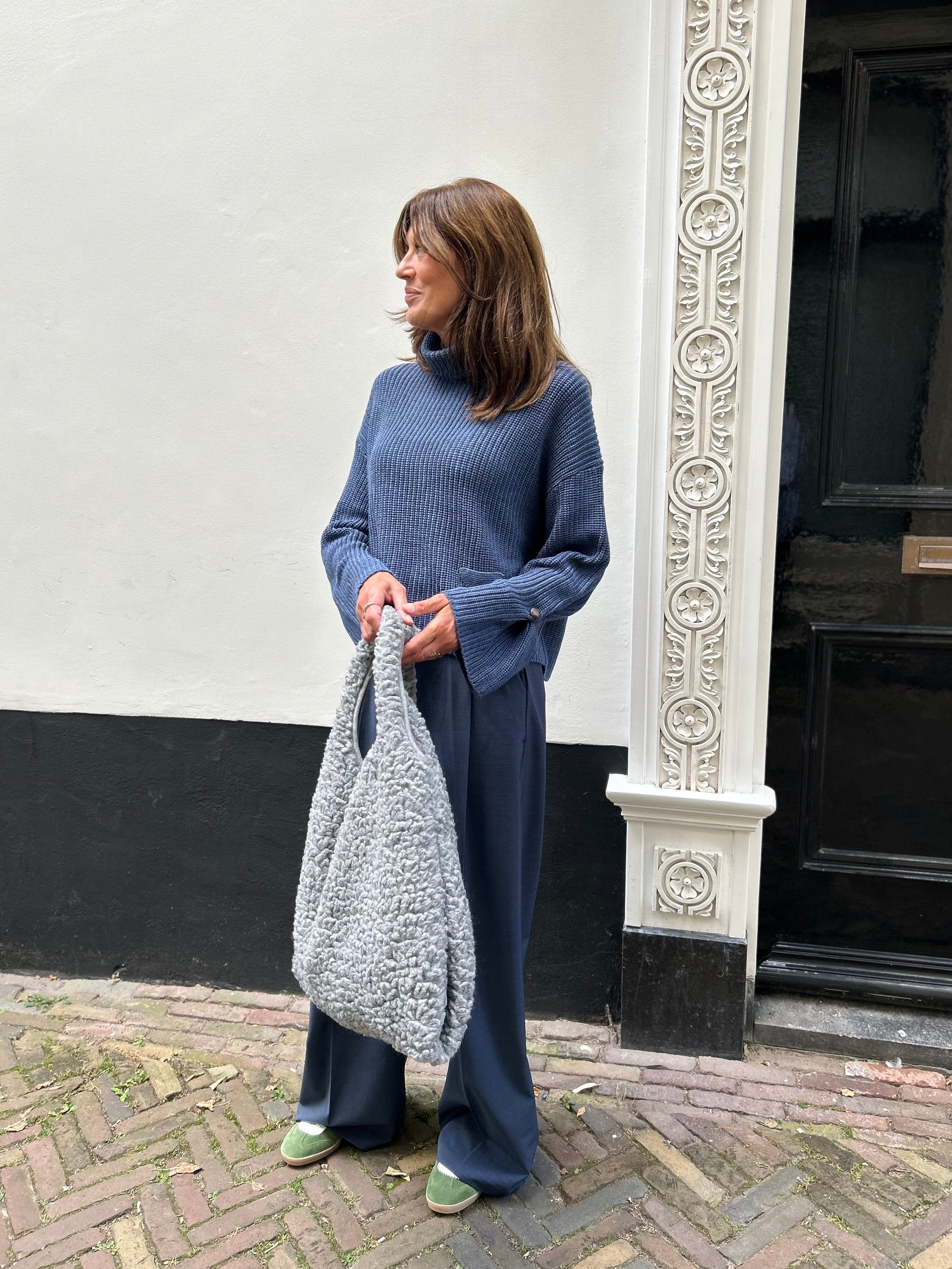 Cloudy blue look