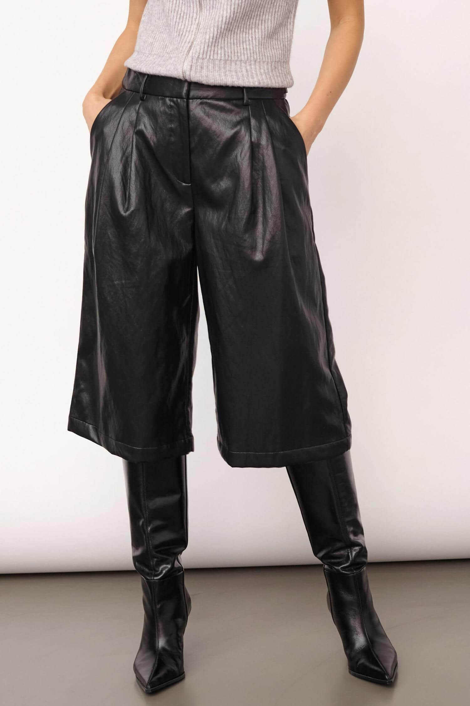 GittCC Pleat Bermuda - Black