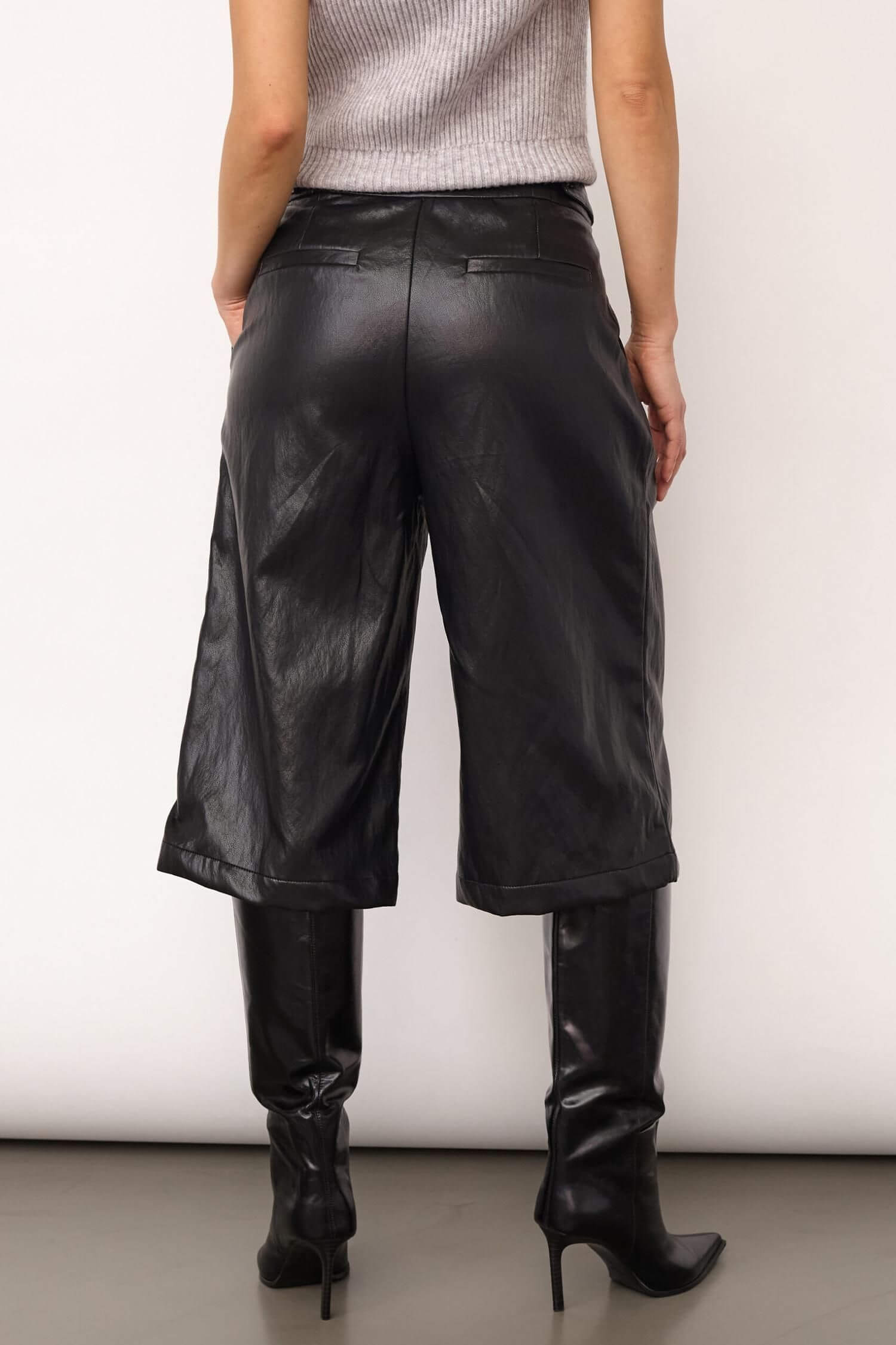 GittCC Pleat Bermuda - Black