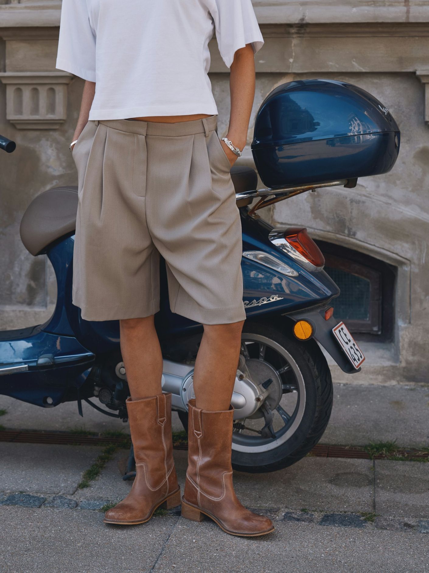 Nika Structure Shorts - Dark Taupe