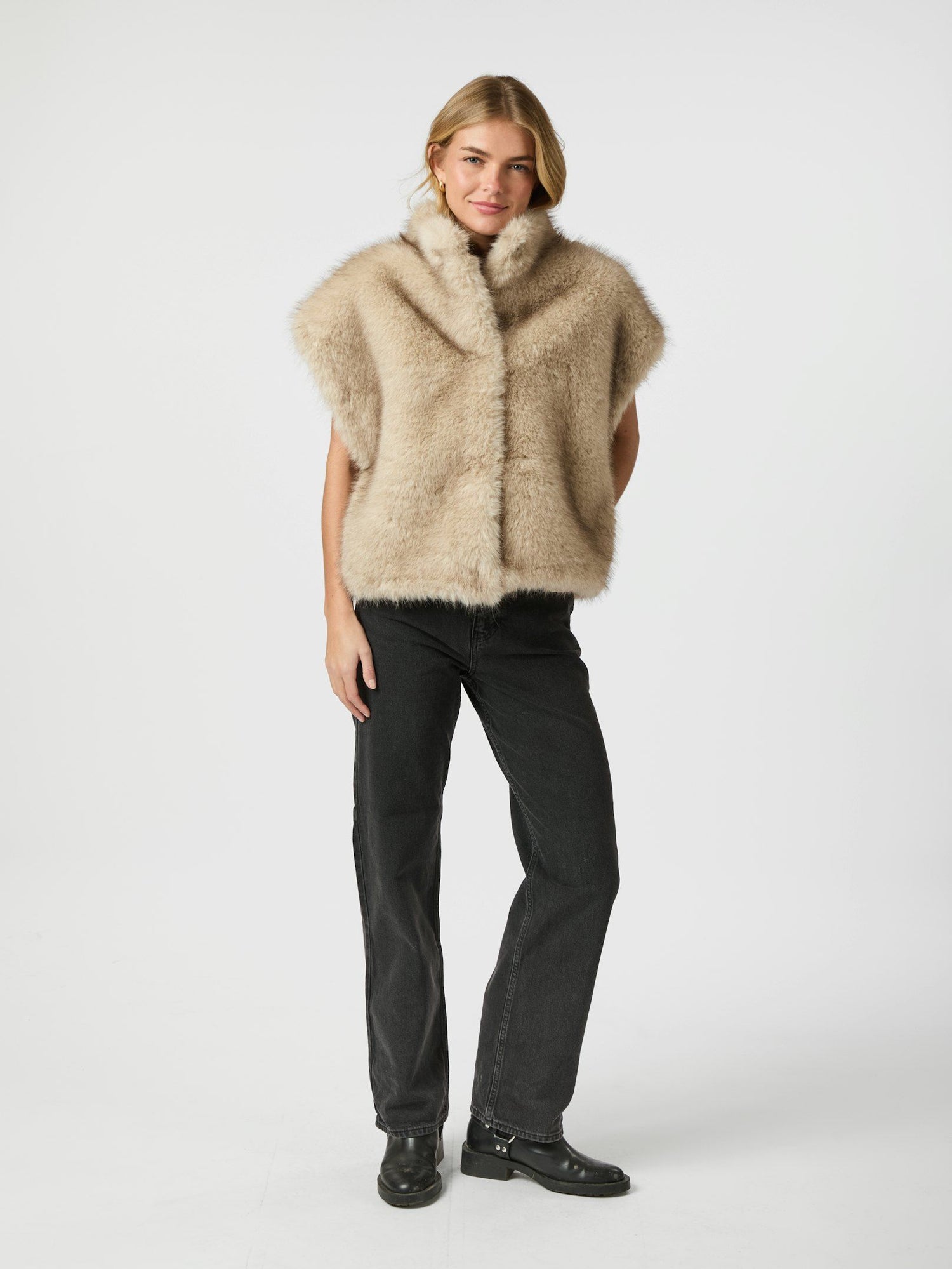 Kevini Faux Fur Vest - Beige