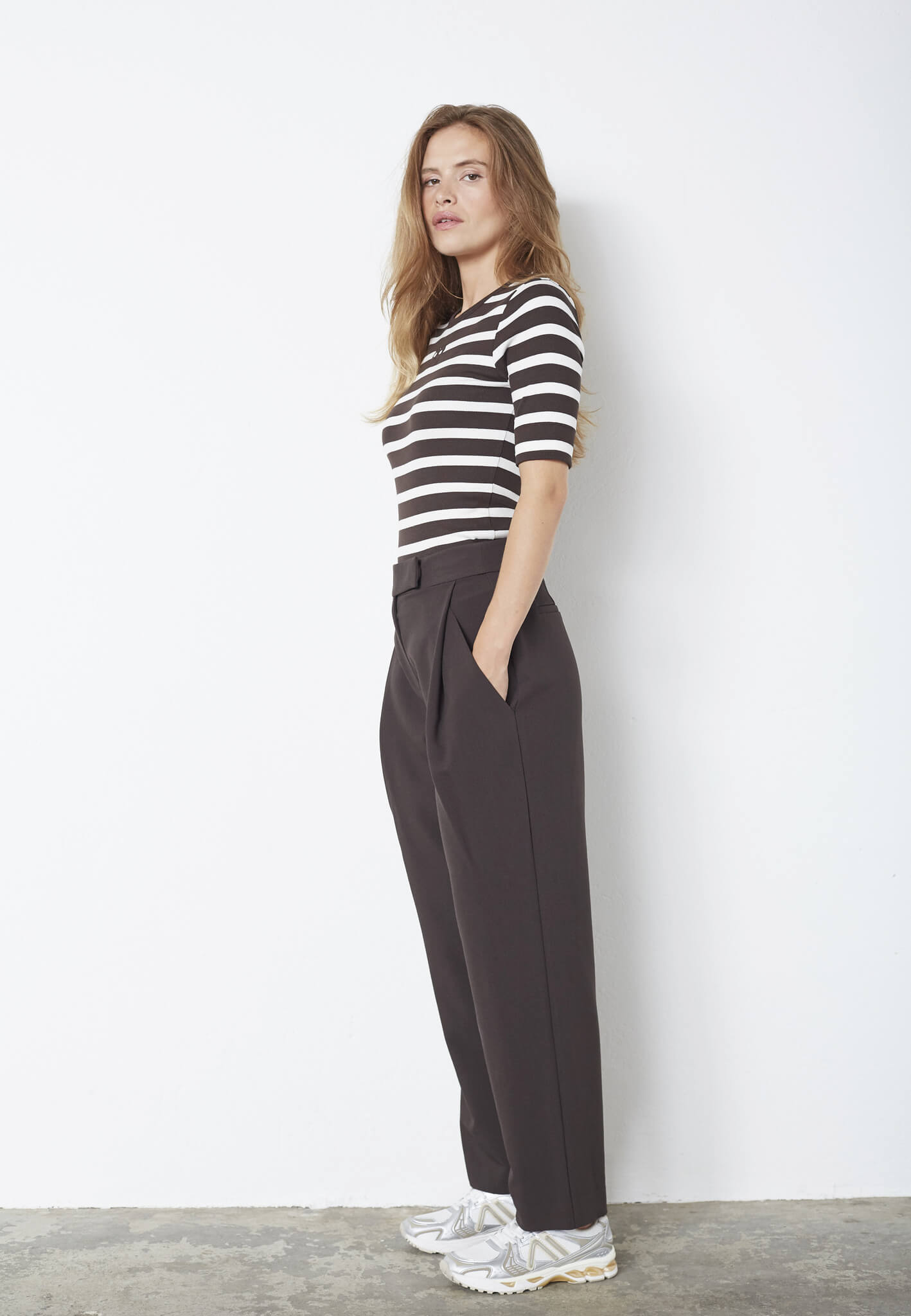 VolaCC Carrot Pleat LL Pant - Dark Brown