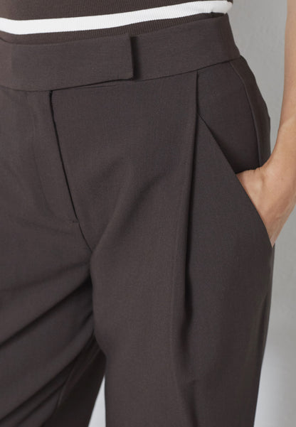 VolaCC Carrot Pleat LL Pant - Dark Brown