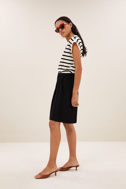 Tobi Stripe Logo Top - Grain black stripe