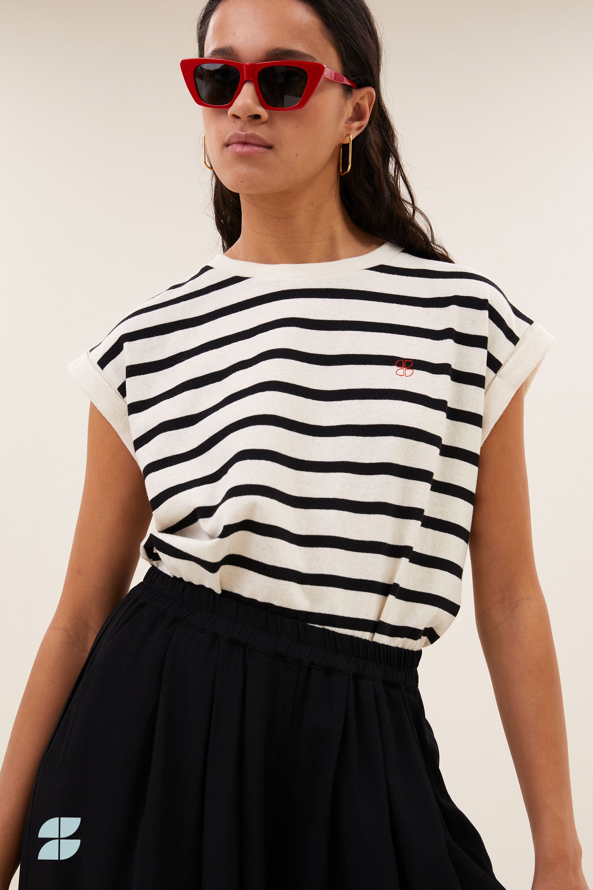 Tobi Stripe Logo Top - Grain black stripe