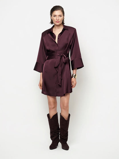 Noanne Satin-Hemd-Wickelkleid – Dark Plum