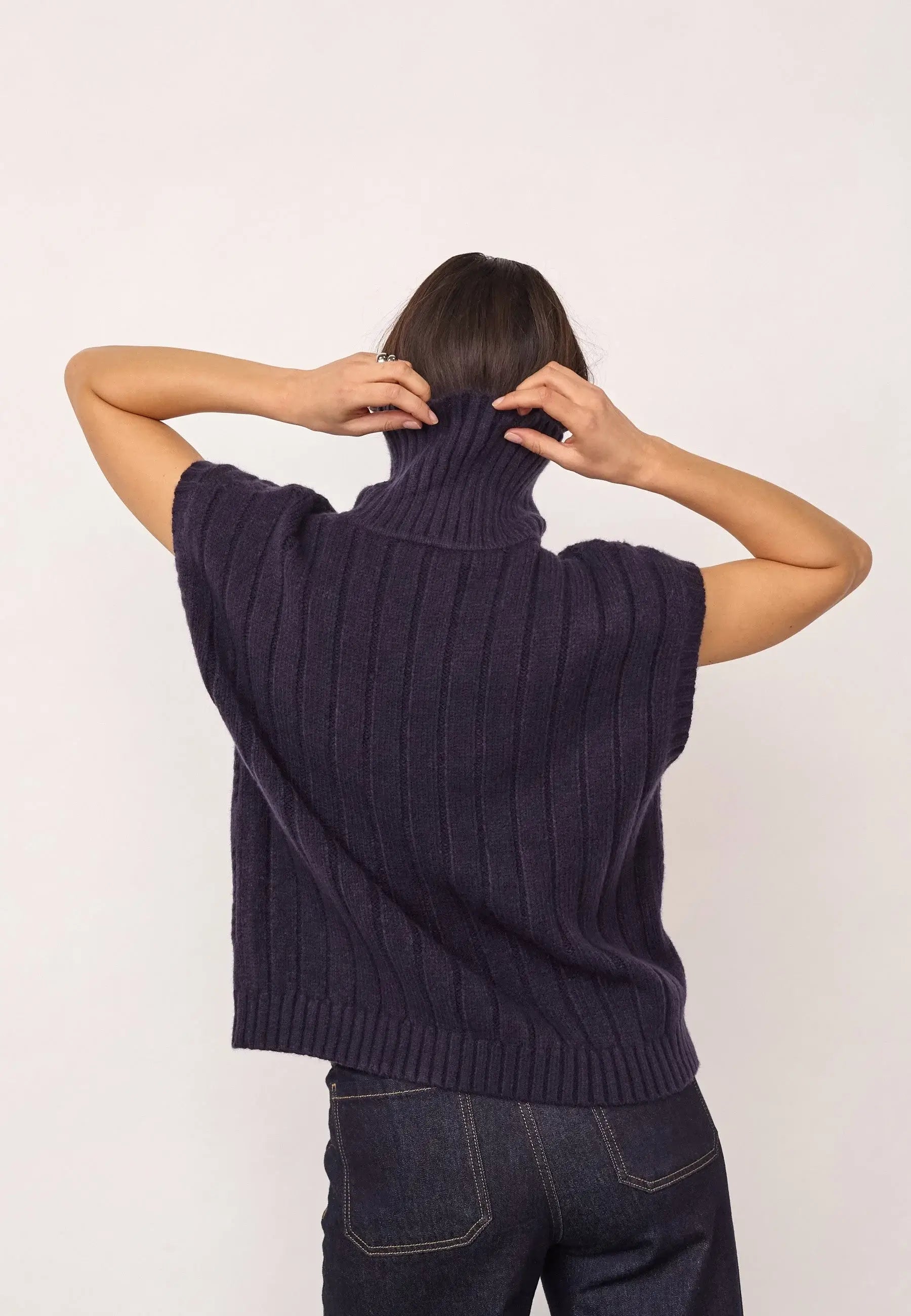 RowCC Oversize Cable Knit Vest - Navy