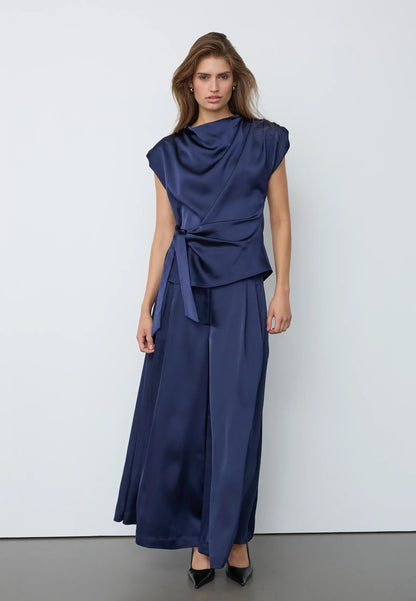 SafiraCC Pleat Top - Navy