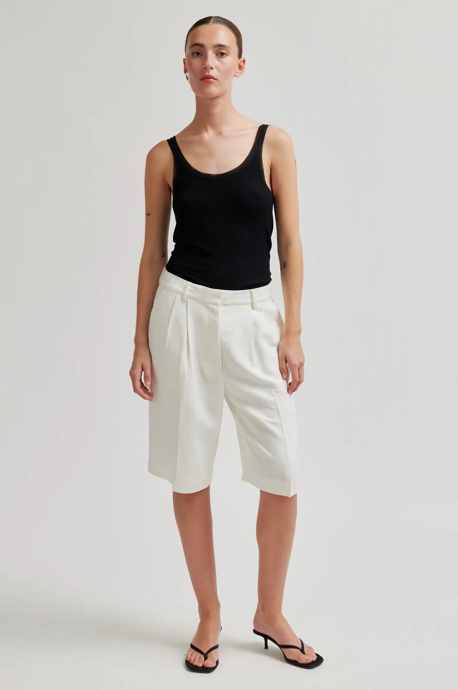 Lino Short - White Alyssum