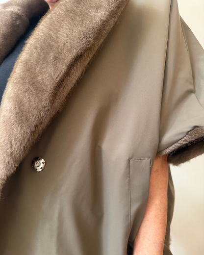 Ally Faux-Nerzjacke – Dunkelbraun/Olive
