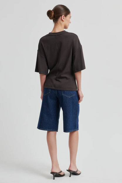 Enora Brooch Tee - Chocolate Torte