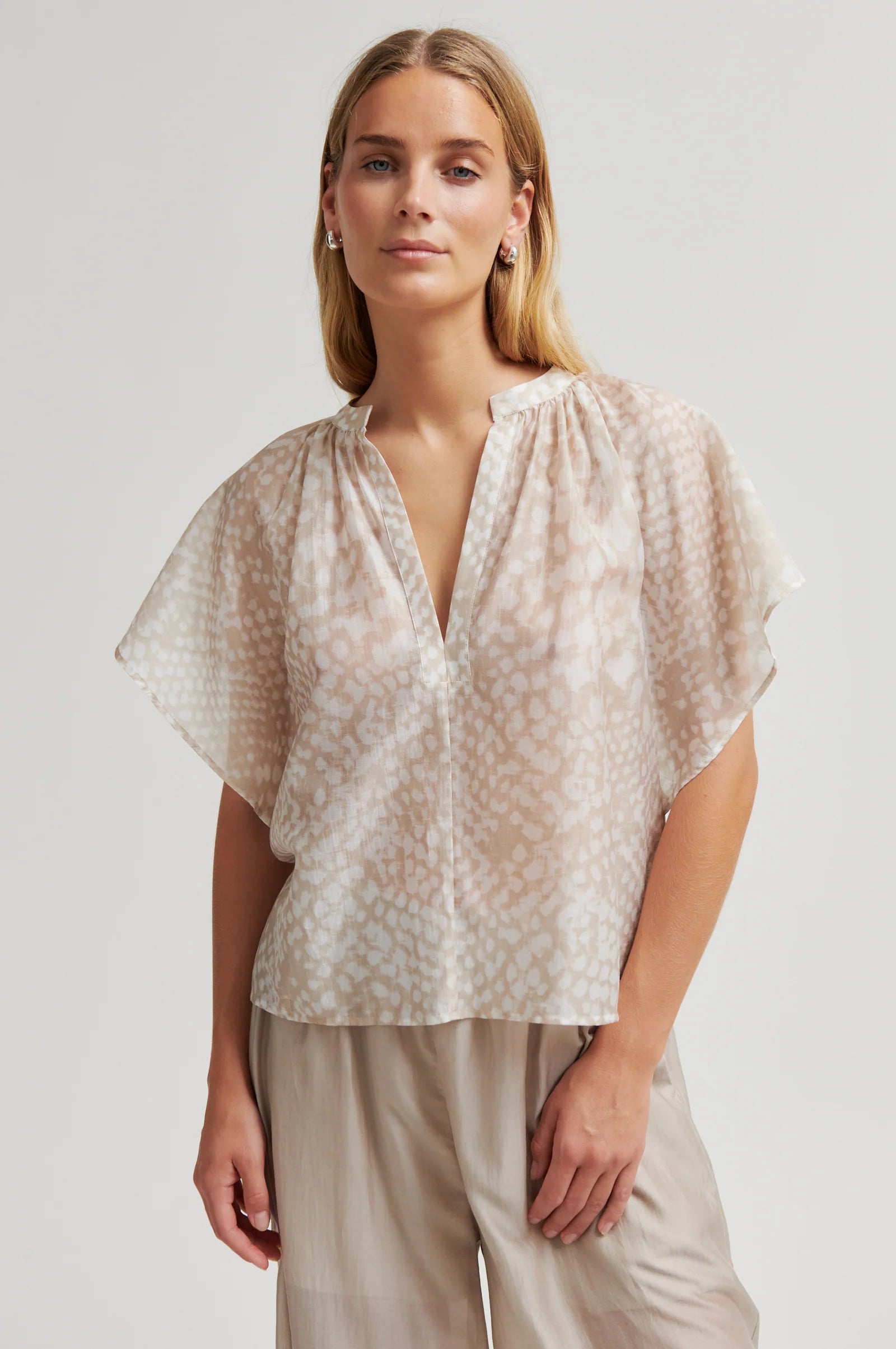 Shades Blouse - Plaza Taupe