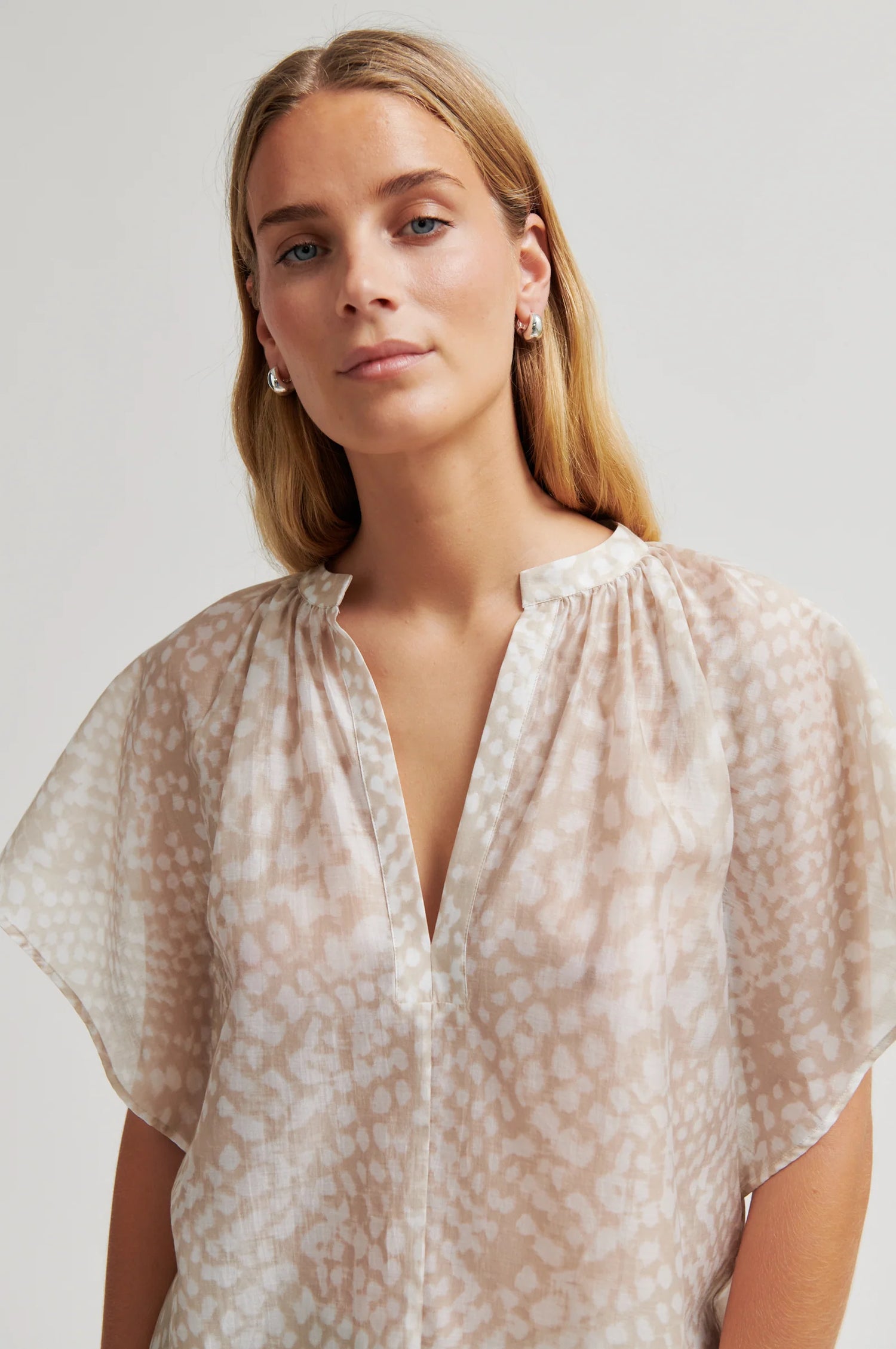 Shades Blouse - Plaza Taupe