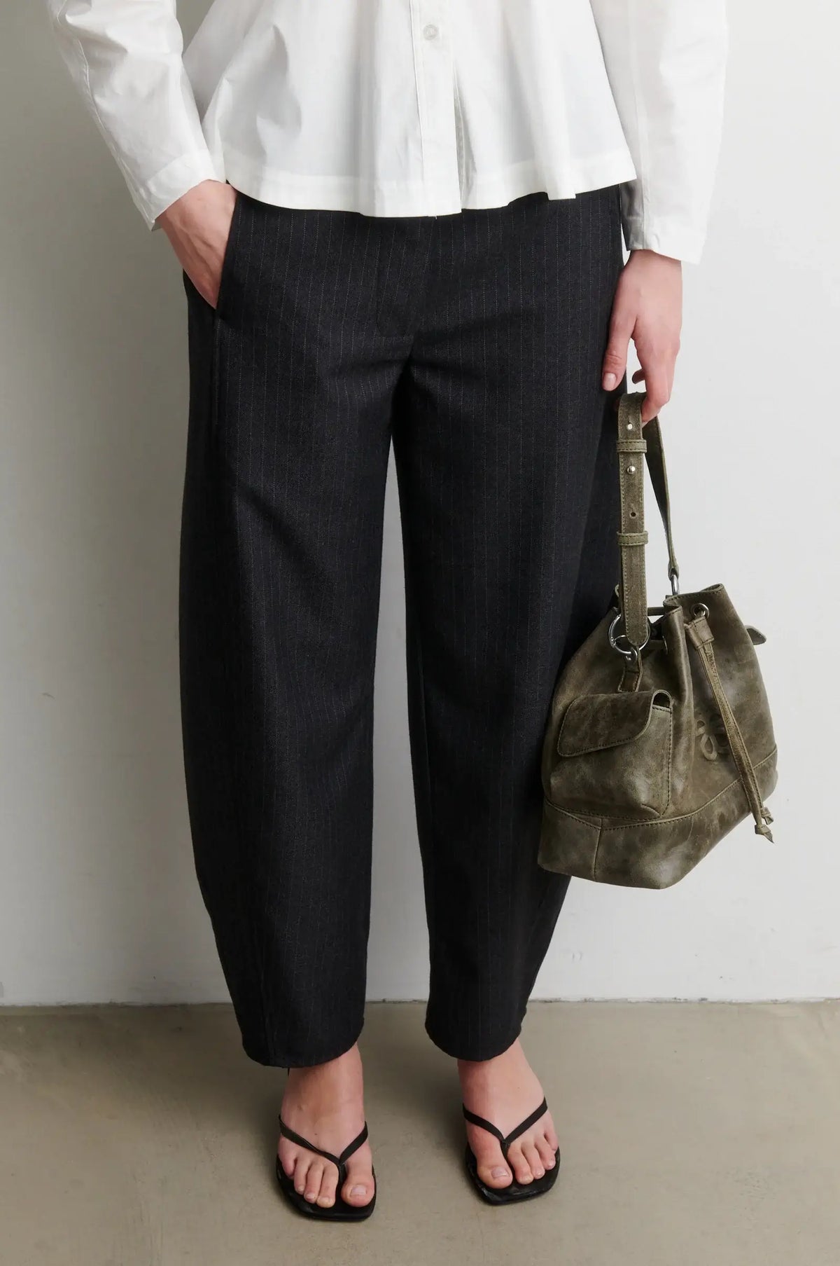 Vienne Barrel Trousers – Dunkelgrau Melange