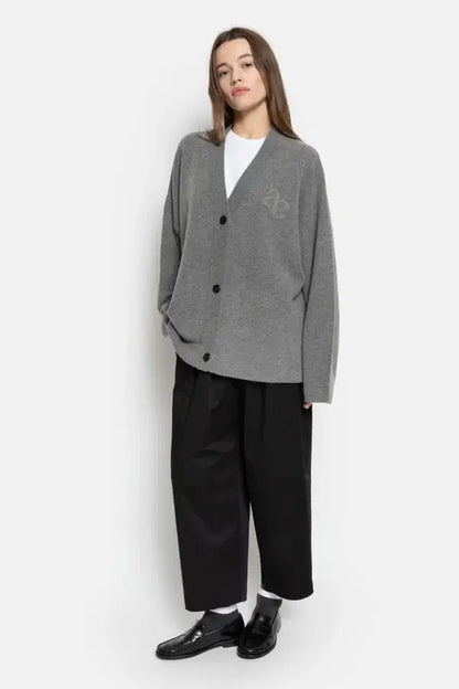 Olympia V-Neck Cardigan Sweater – Mittelgrau