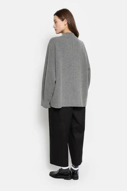 Olympia V-Neck Cardigan Sweater – Mittelgrau