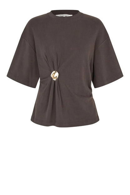 Enora Brooch Tee - Chocolate Torte