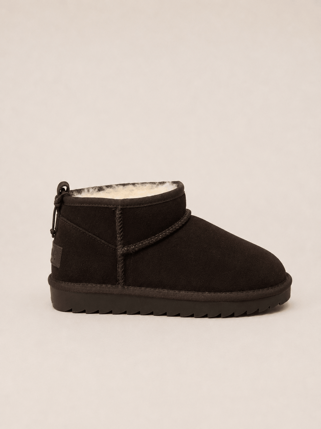 Kurzer Lammfellstiefel aus Veloursleder - Chocolate