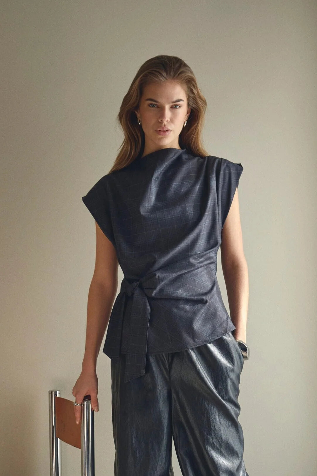 EloraCC Check Pleat Top - Dark Grey