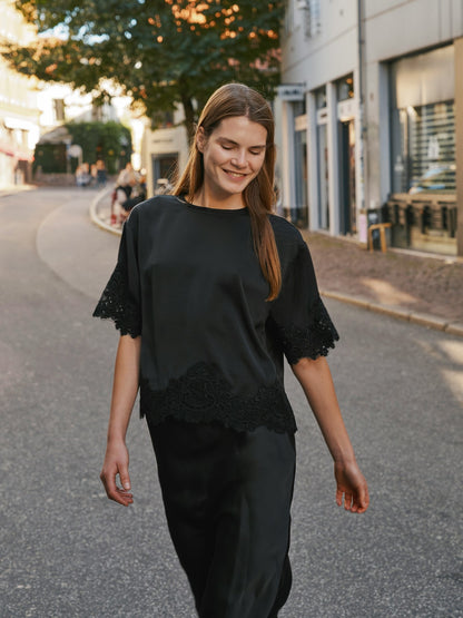 Elle Heavy Sateen Lace Top - Black
