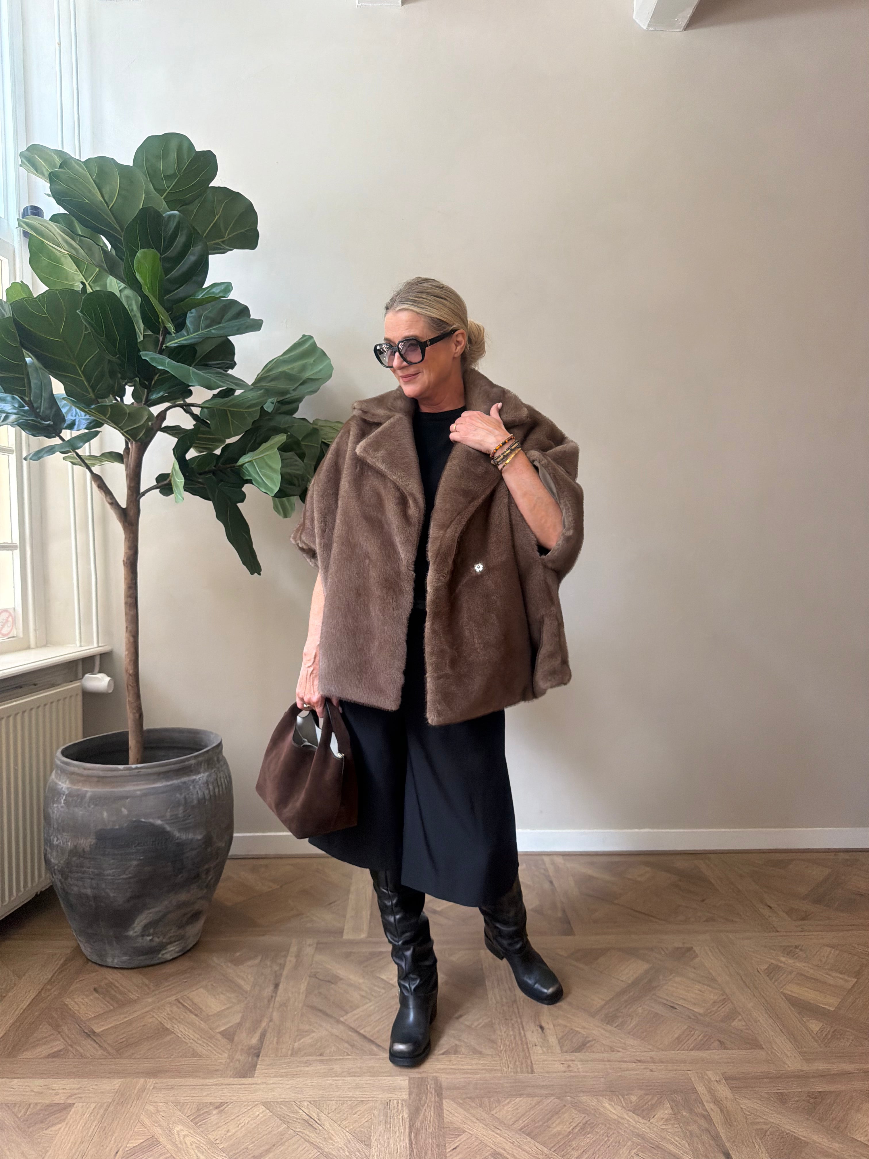 Elin Faux Mink Cape – Dark Clay